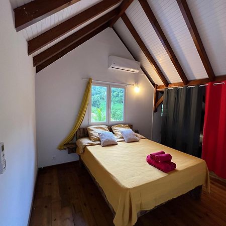 Villa Au Calme Avec Jacuzzi, Villa Le Boursoie Les Abymes Kültér fotó