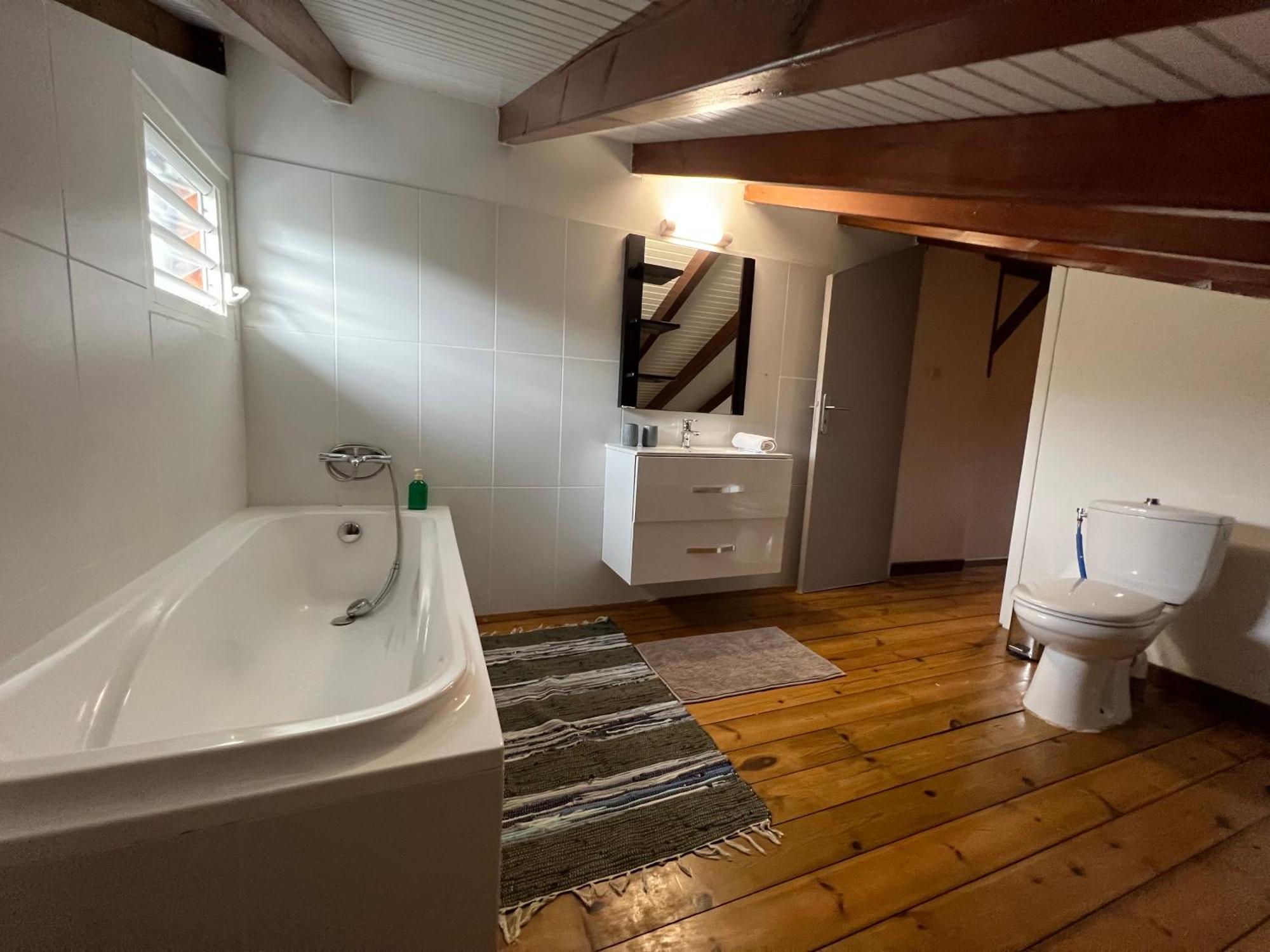Villa Au Calme Avec Jacuzzi, Villa Le Boursoie Les Abymes Kültér fotó