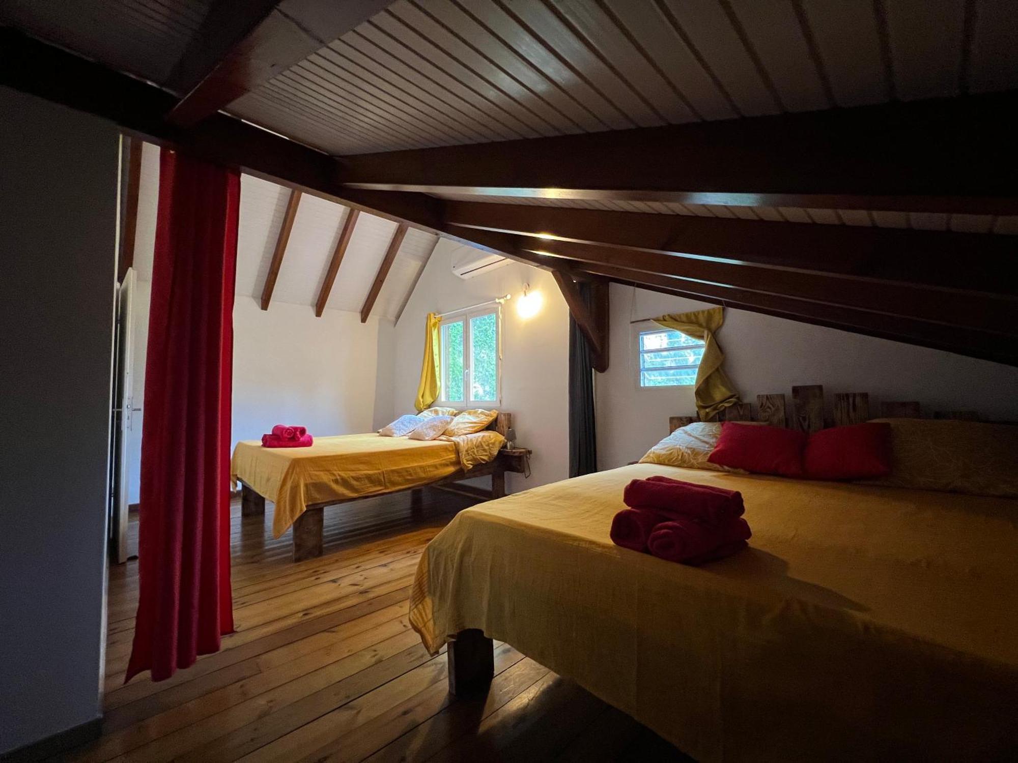 Villa Au Calme Avec Jacuzzi, Villa Le Boursoie Les Abymes Kültér fotó