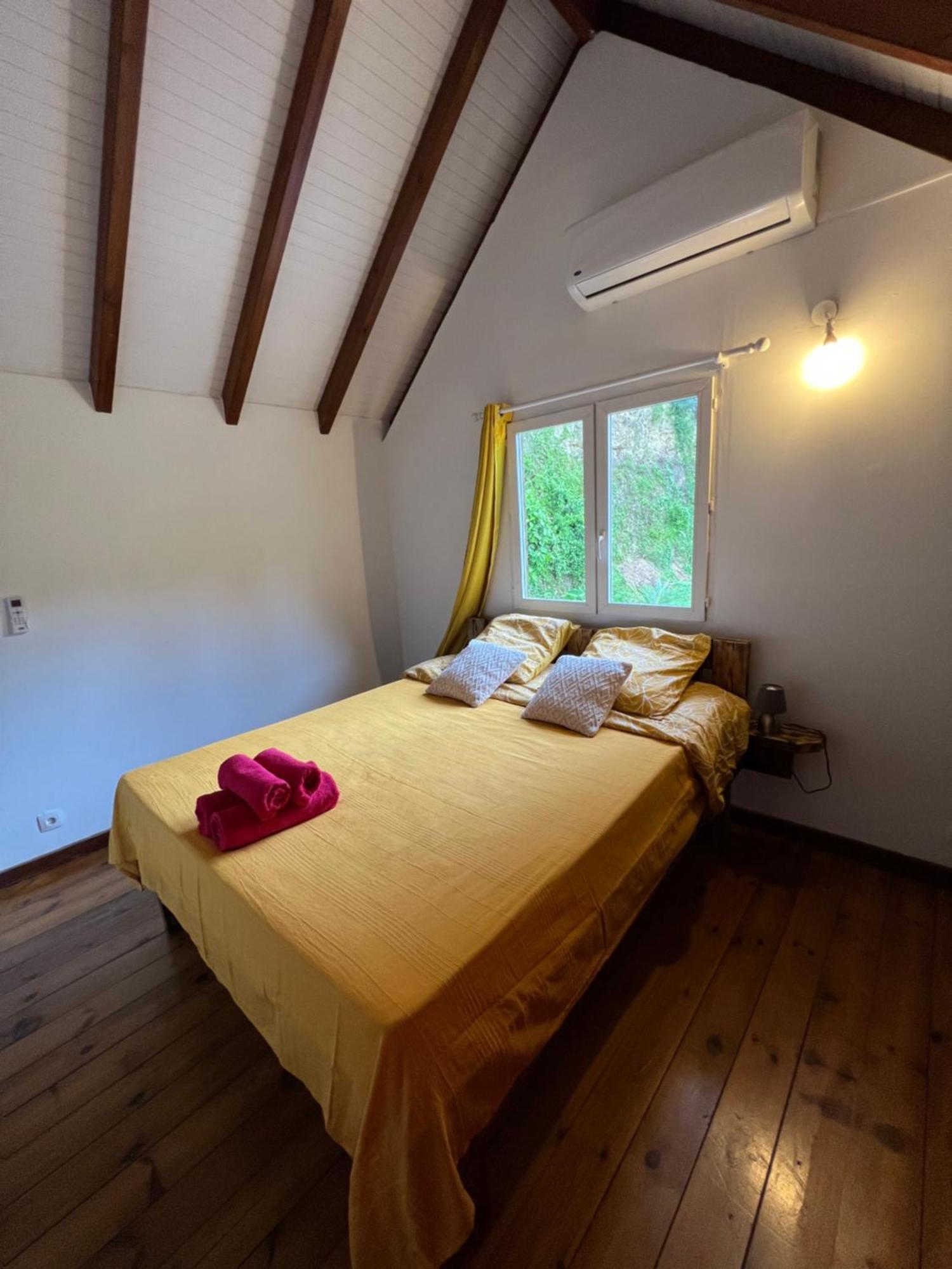 Villa Au Calme Avec Jacuzzi, Villa Le Boursoie Les Abymes Kültér fotó