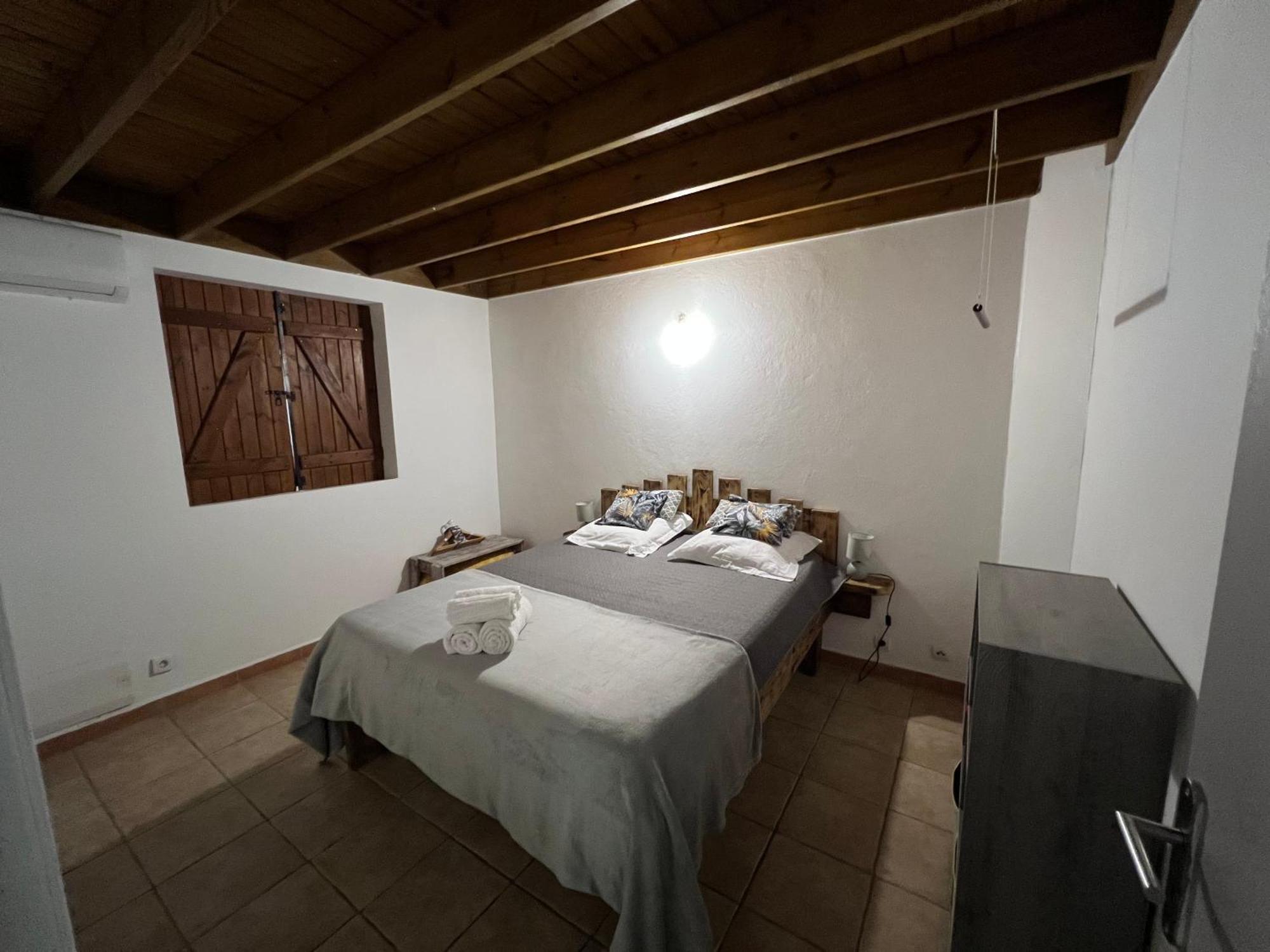 Villa Au Calme Avec Jacuzzi, Villa Le Boursoie Les Abymes Kültér fotó