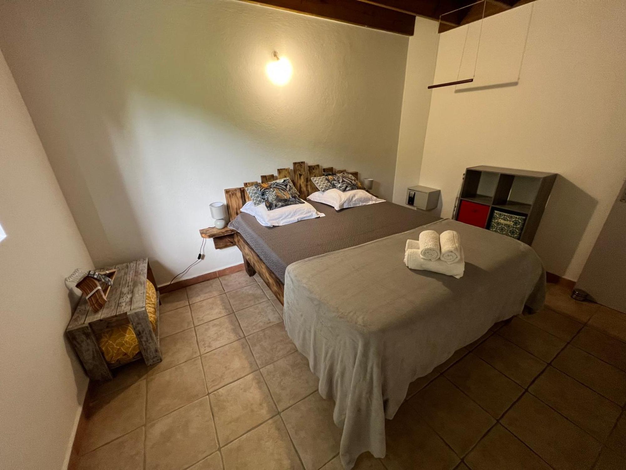 Villa Au Calme Avec Jacuzzi, Villa Le Boursoie Les Abymes Kültér fotó