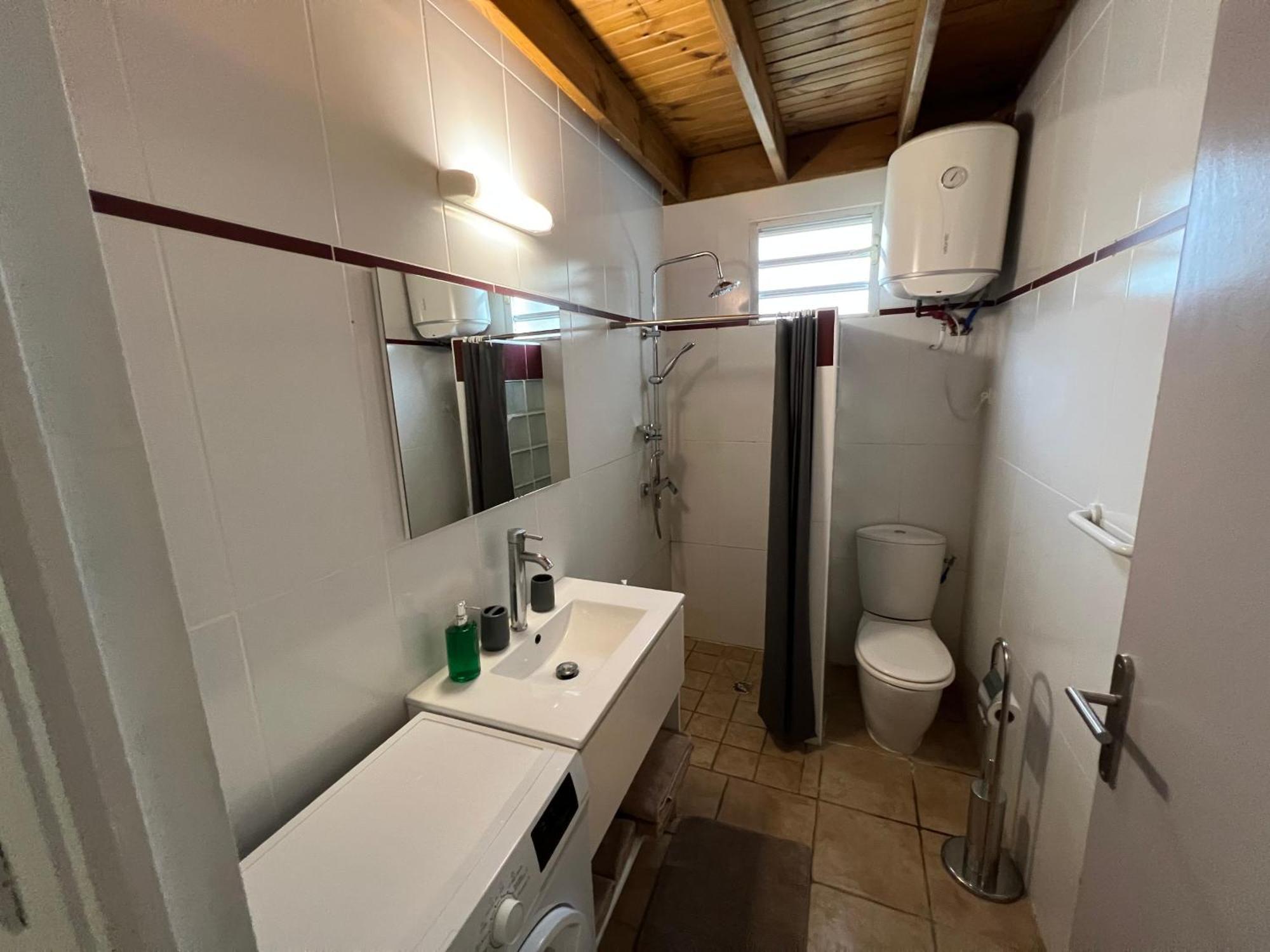 Villa Au Calme Avec Jacuzzi, Villa Le Boursoie Les Abymes Kültér fotó