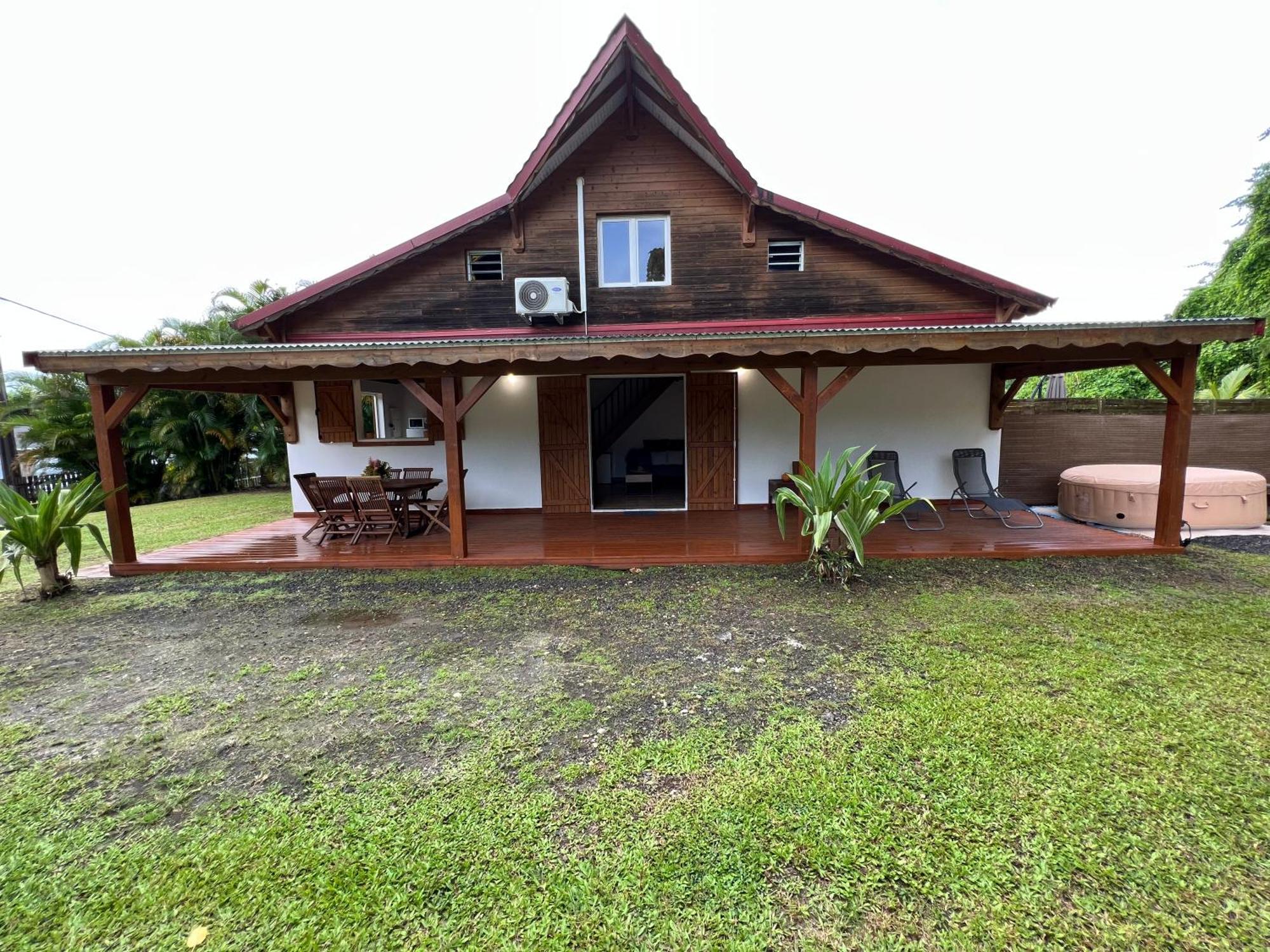 Villa Au Calme Avec Jacuzzi, Villa Le Boursoie Les Abymes Kültér fotó