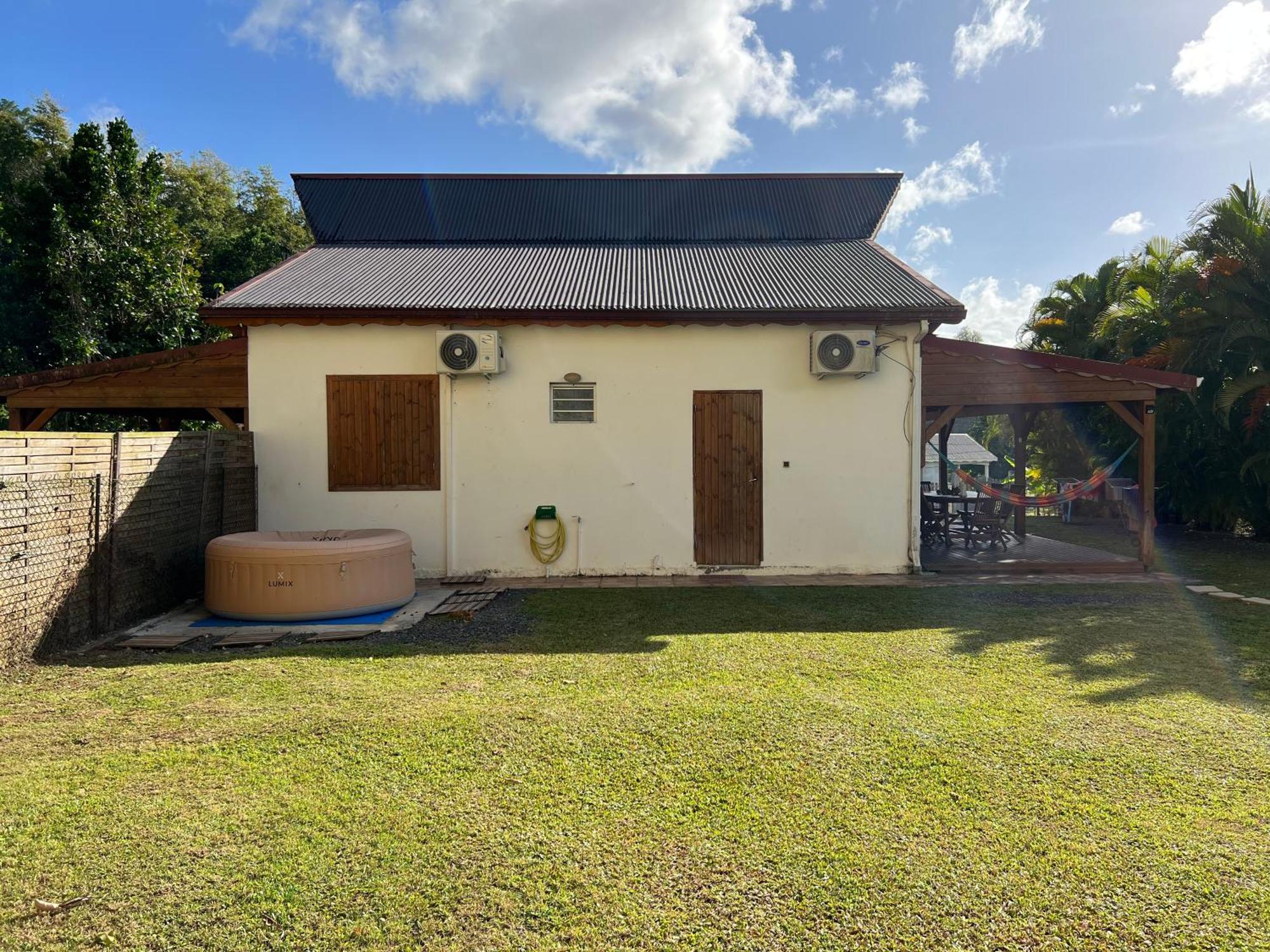 Villa Au Calme Avec Jacuzzi, Villa Le Boursoie Les Abymes Kültér fotó
