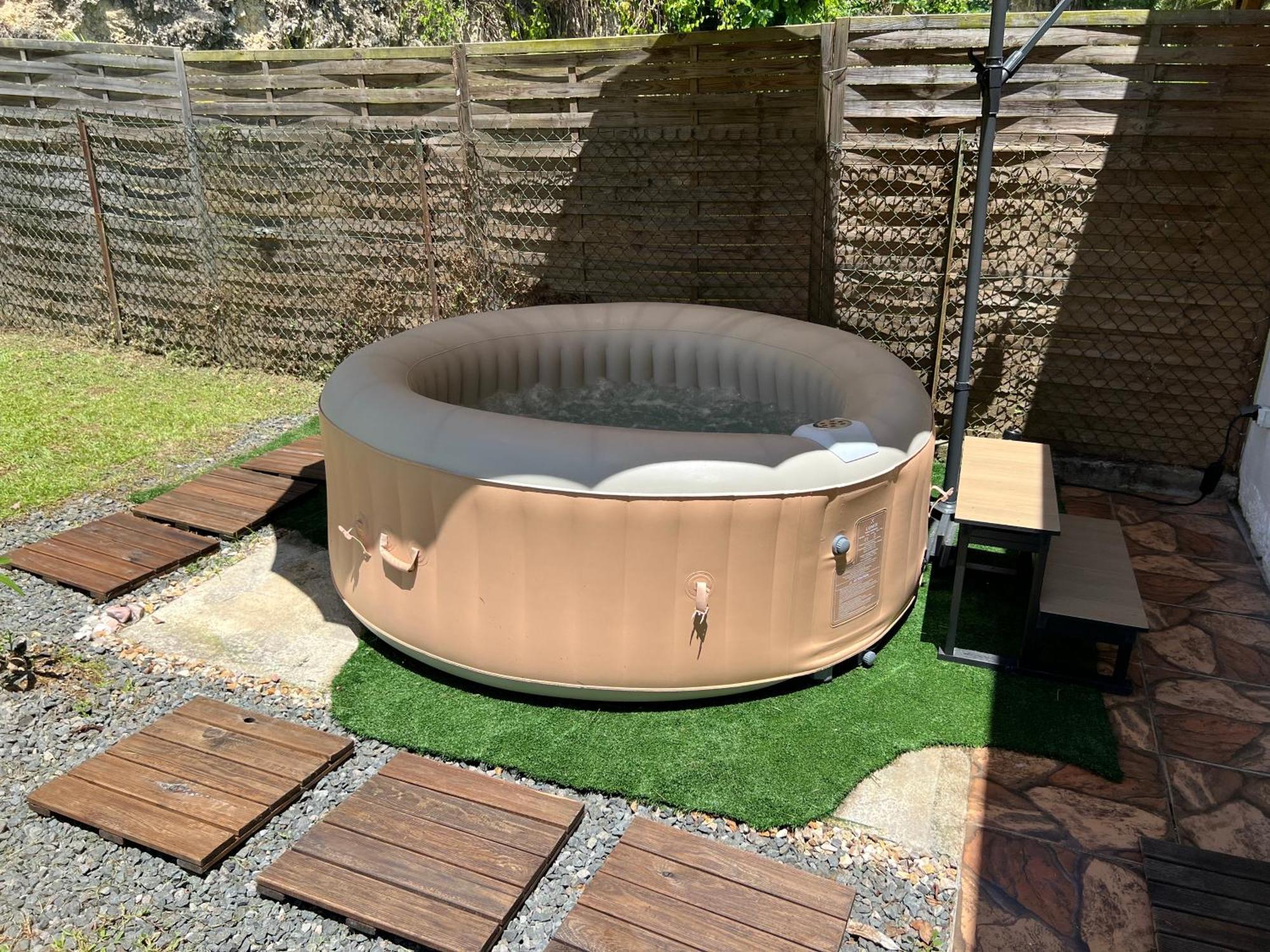 Villa Au Calme Avec Jacuzzi, Villa Le Boursoie Les Abymes Kültér fotó