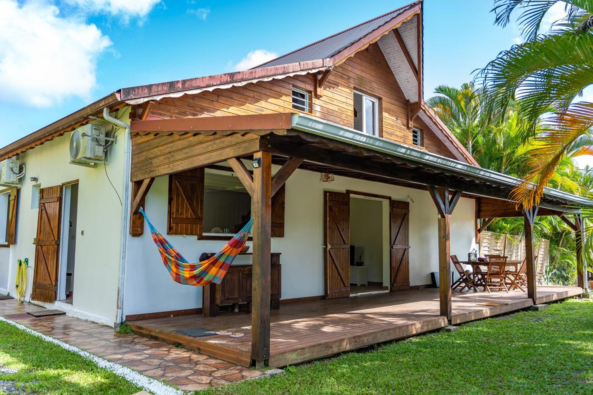 Villa Au Calme Avec Jacuzzi, Villa Le Boursoie Les Abymes Kültér fotó