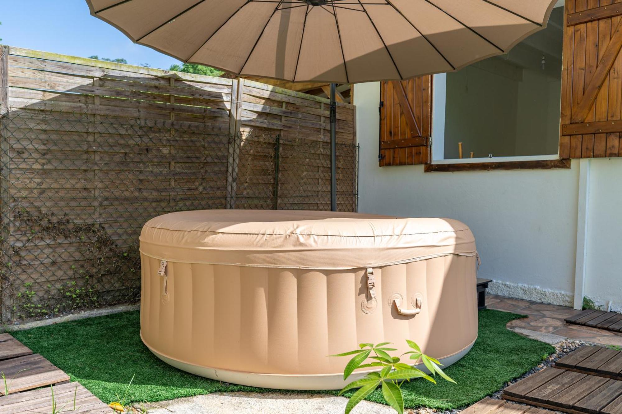 Villa Au Calme Avec Jacuzzi, Villa Le Boursoie Les Abymes Kültér fotó