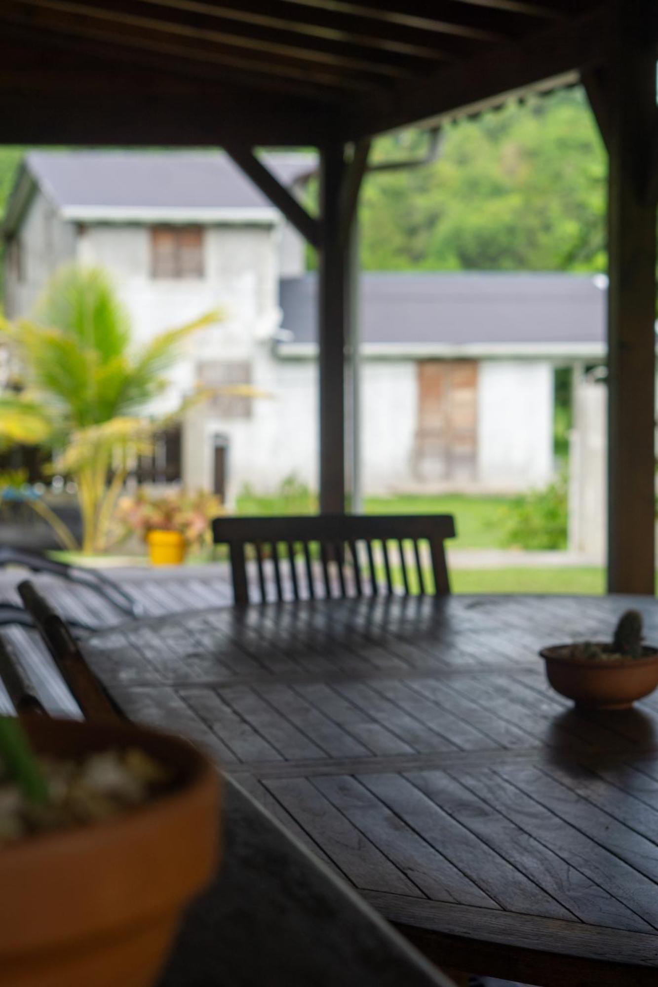 Villa Au Calme Avec Jacuzzi, Villa Le Boursoie Les Abymes Kültér fotó