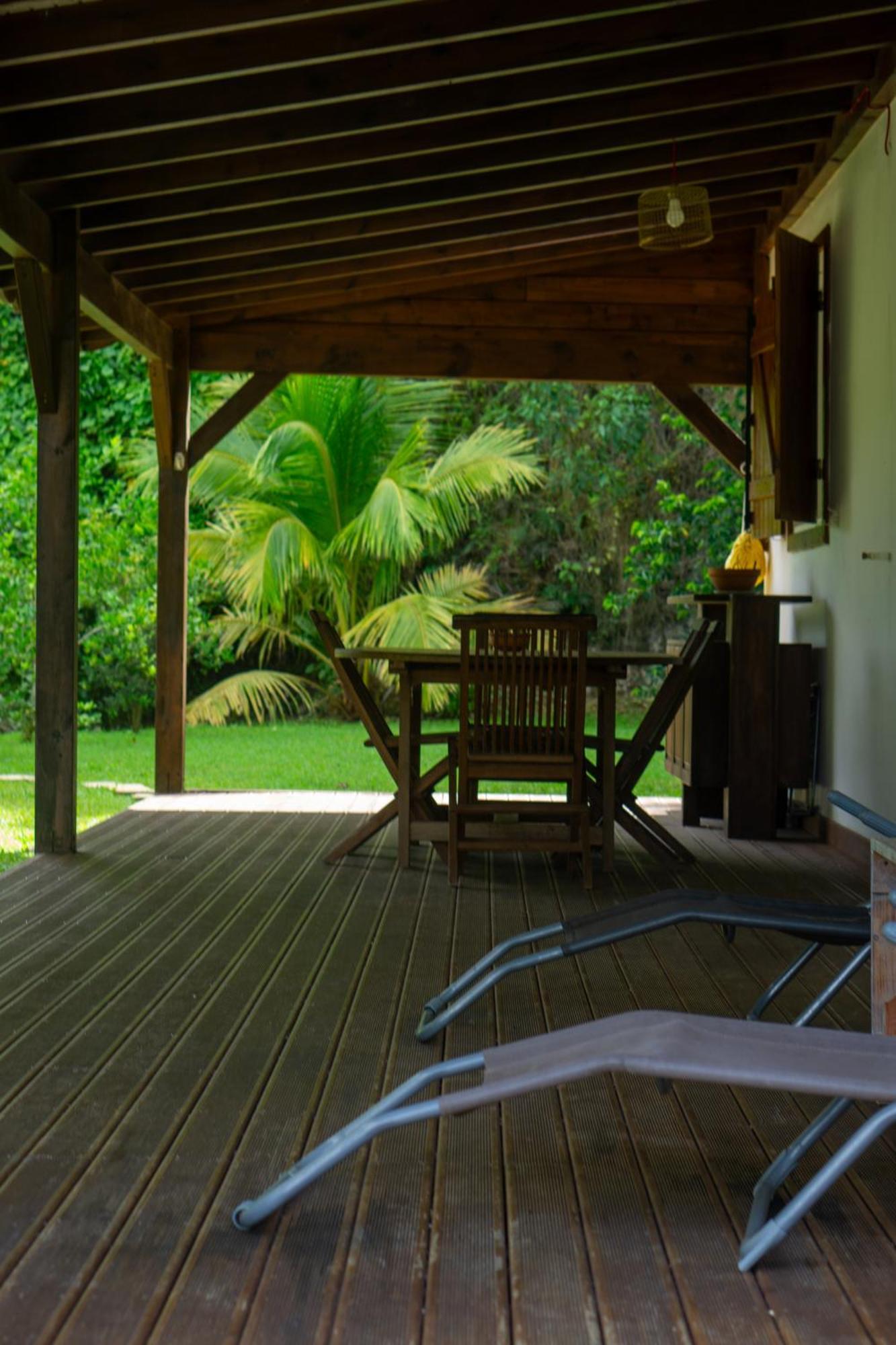 Villa Au Calme Avec Jacuzzi, Villa Le Boursoie Les Abymes Kültér fotó